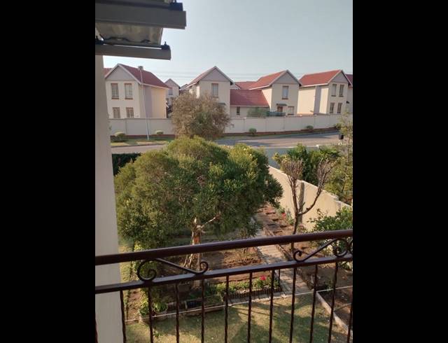 3 BEDROOM TOWNHOUSE FOR SALE IN KOSMOSDAL